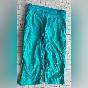LULULEMON womens size 8 studio dance Capri pants